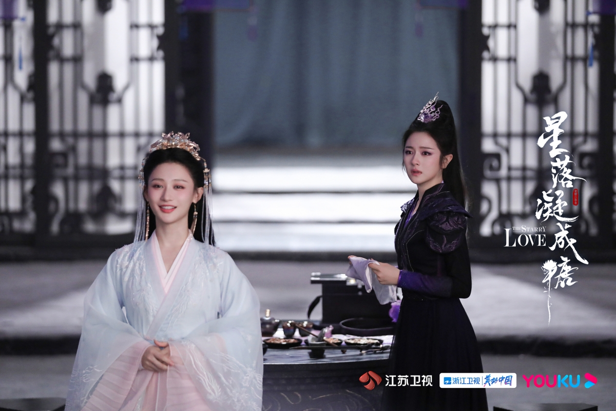 人族雙生姊妹「離光青葵」和「離光夜曇」甘願為彼此犧牲。