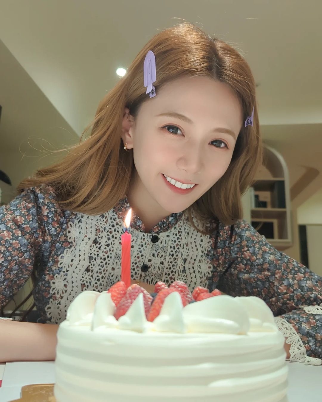 六嘆上傳婕翎照片同步認愛