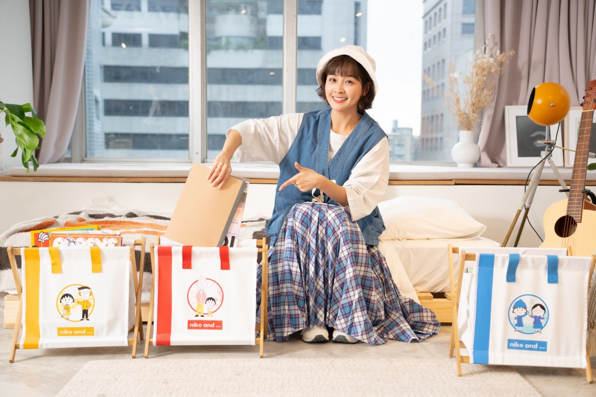 櫻桃小丸子木頭雜誌收納架