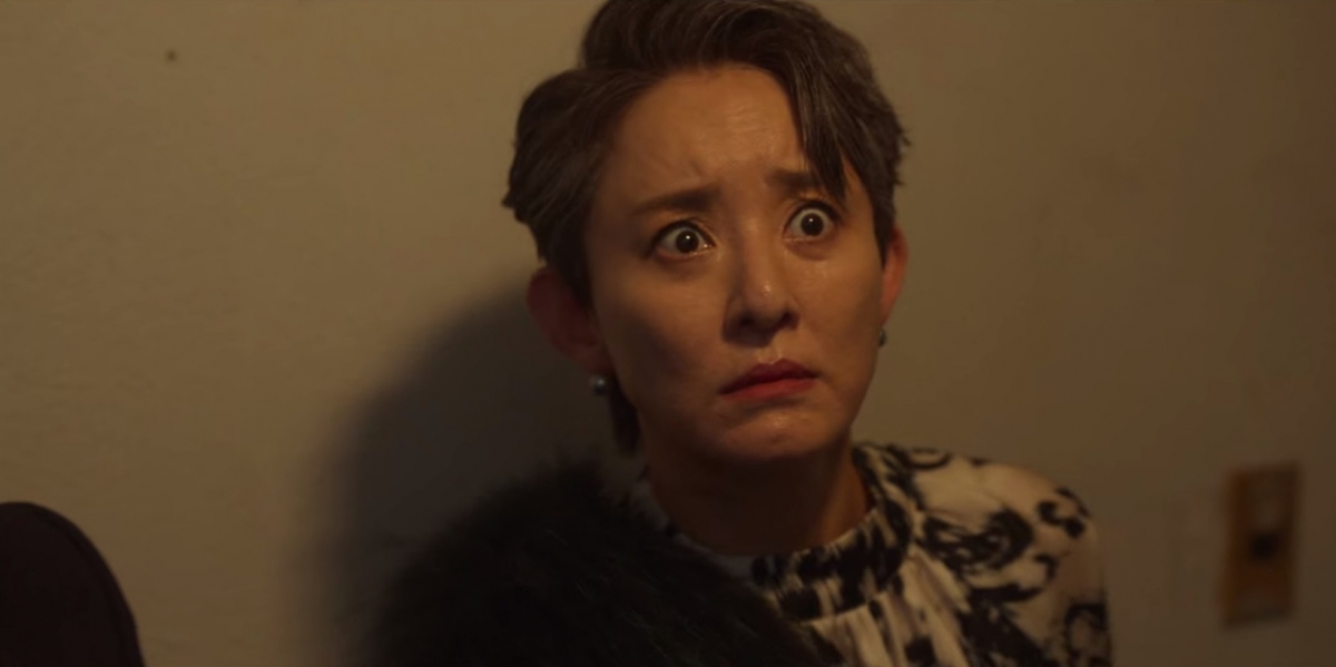 朴涎鎮媽媽洪英艾瘋狂程度不輸女兒。