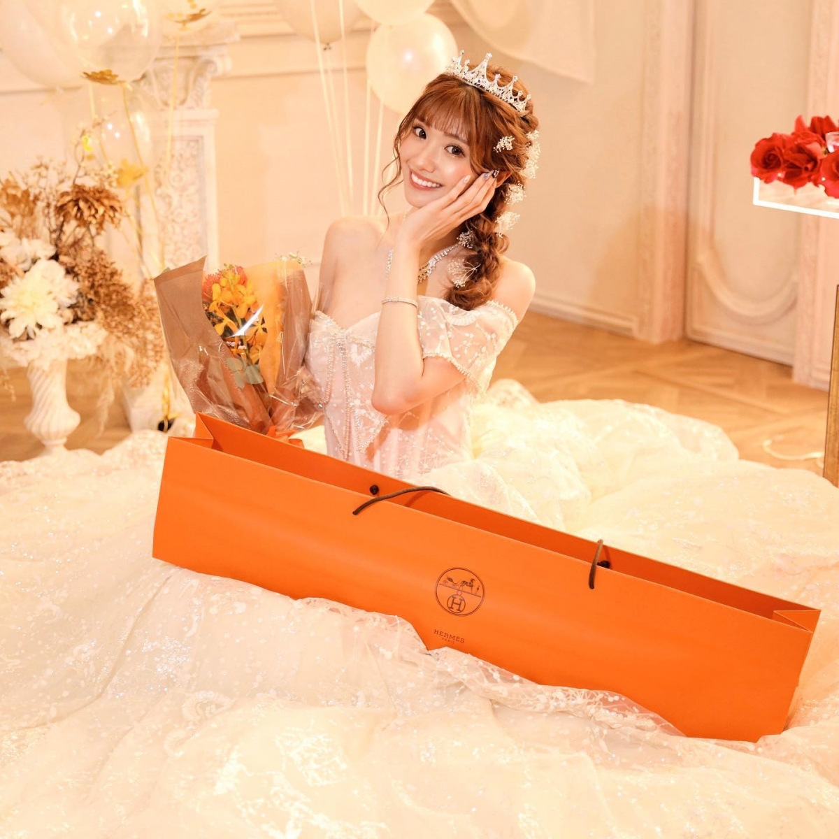 Himeka輕聲細語的特質，加上溫柔甜美的外貌令她爆紅。