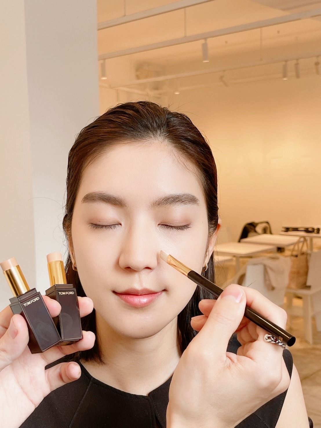 遮瑕膏用法02:修飾眼下暗沉/淚溝