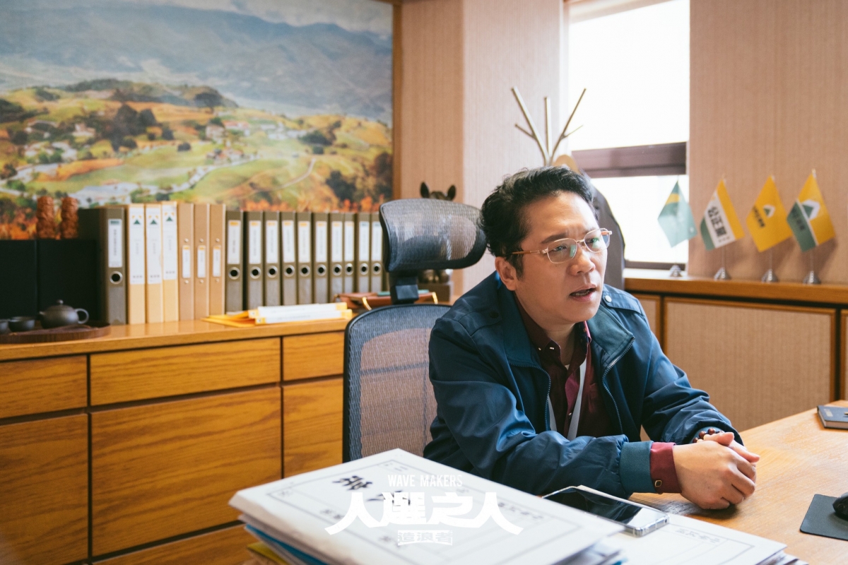 阿亮飾演公正黨副祕書長之一「高副祕」。