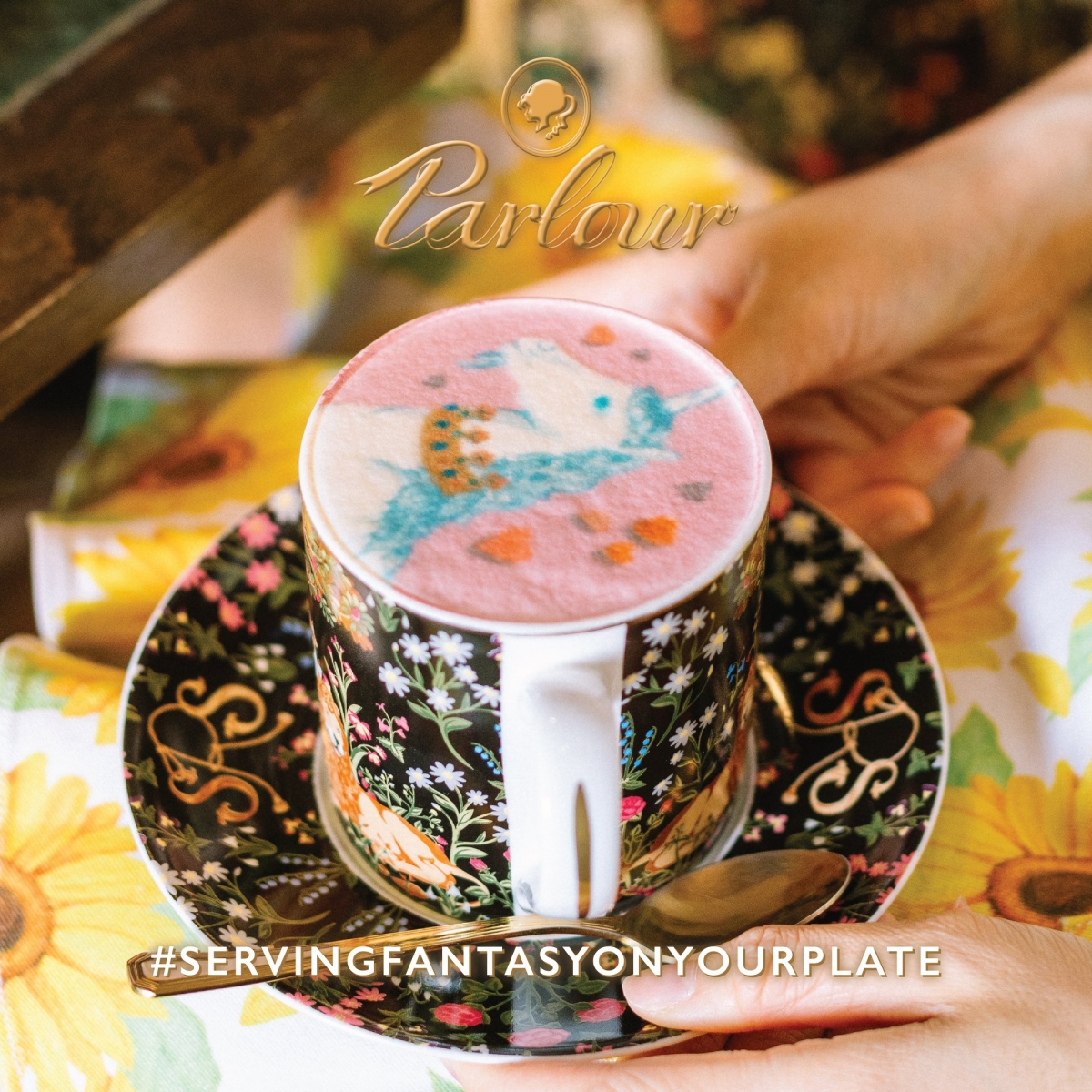 咖啡上的獨角獸拉花如夢似幻。