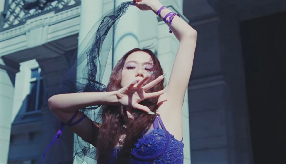 JISOO 〈꽃 FLOWER〉