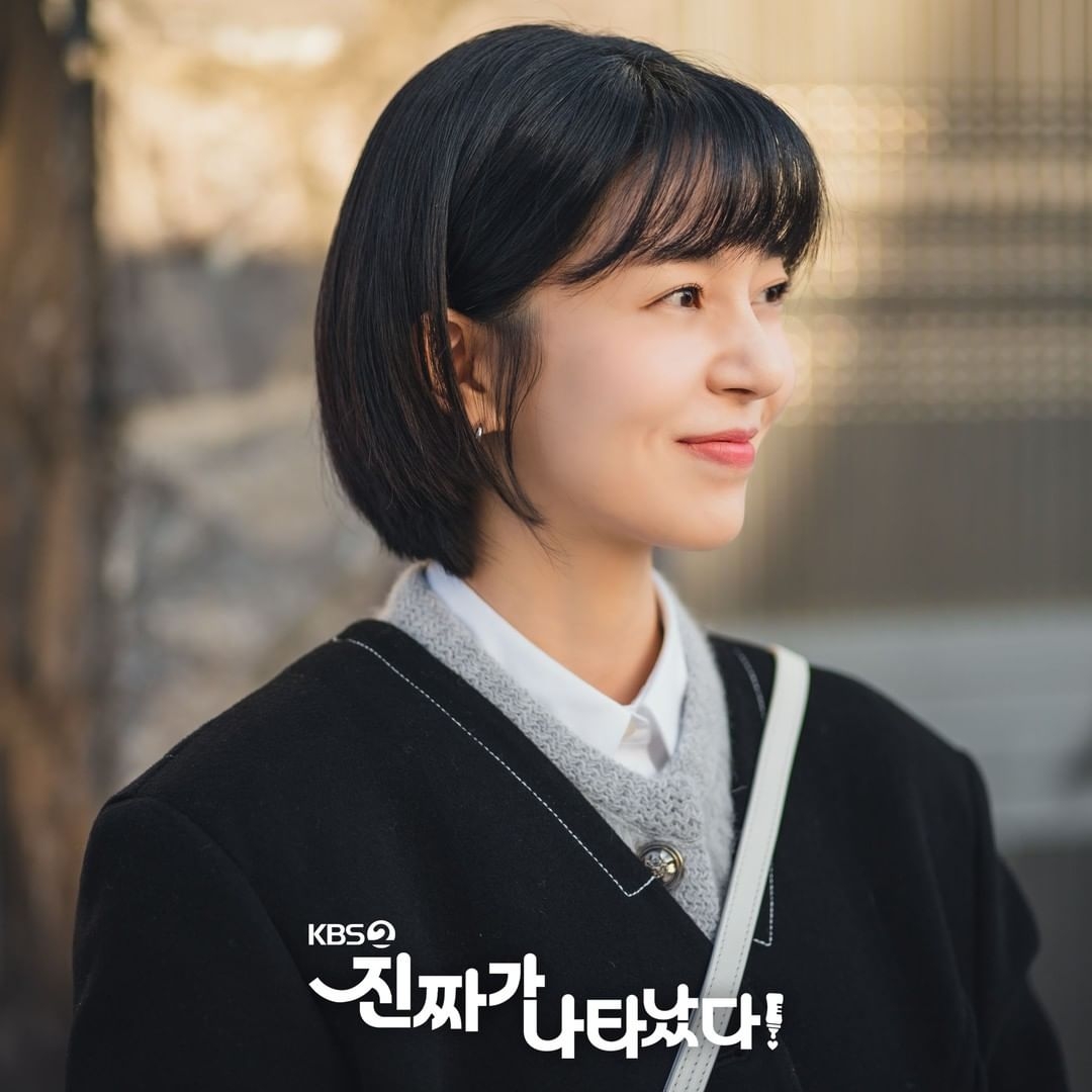 短髮造型的白珍熙清新可愛。