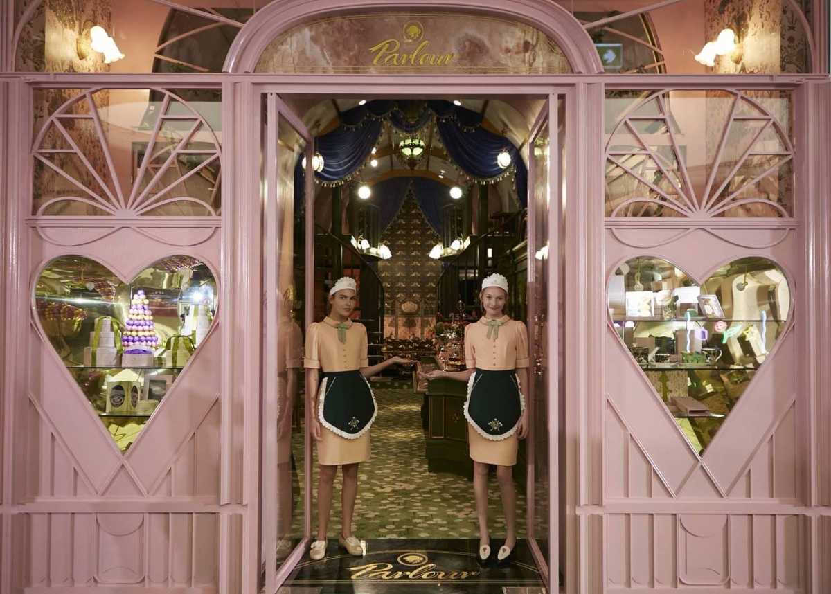 粉紅色的大門有女僕服務生幫你推開,來到這當公主準沒錯!