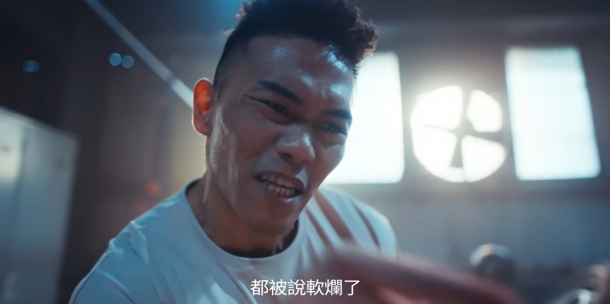 影片中還邀請網紅「健人蓋伊」跟海龍王彼得「鍾佳播」助陣。