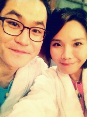 金成均和妻子金慧貞都喜歡舞台劇。