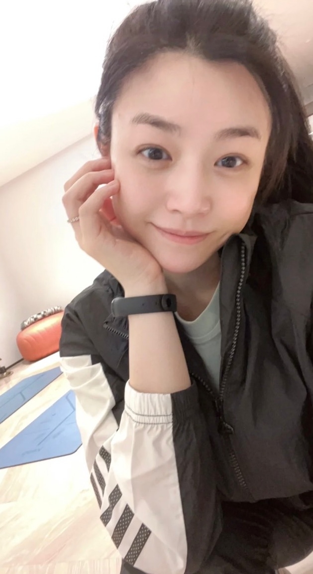 陳妍希白裡透紅的健康肌膚完全看不出將滿40歲