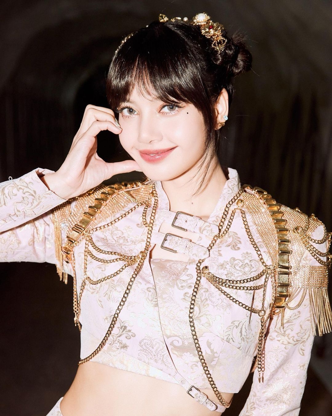 Lisa擁有甜美臉蛋和火辣身材。