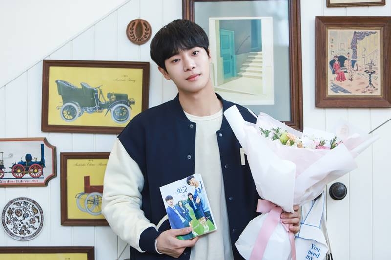 秋英宇在《學校2021》與金曜漢並列男主角。