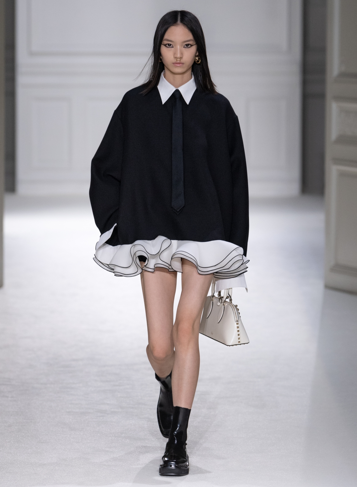 VALENTINO 2023 秋冬大秀。