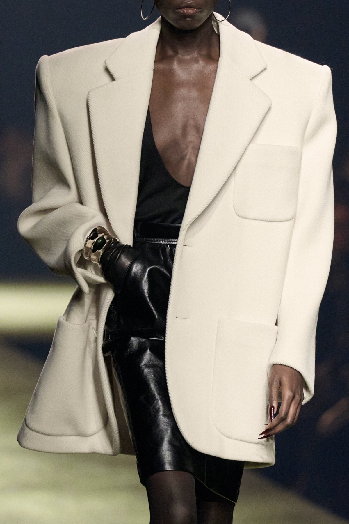 SAINT LAURENT 2023 秋冬大秀。