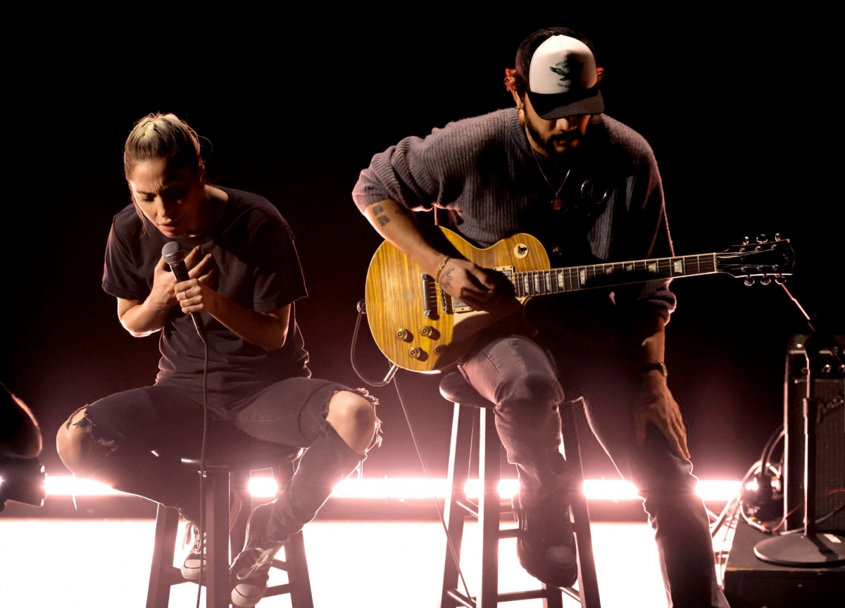 女神卡卡深情演唱，讓台下觀眾相當感動。