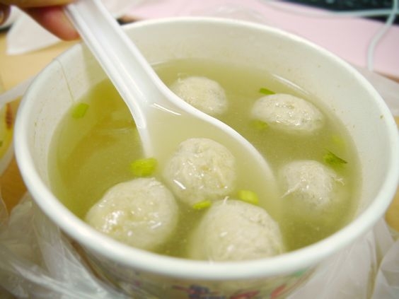 和對方約定好AA制後,她卻發現男友總是把零頭算得很清楚,連喝貢丸湯時都要將「5顆貢丸分成2顆半」