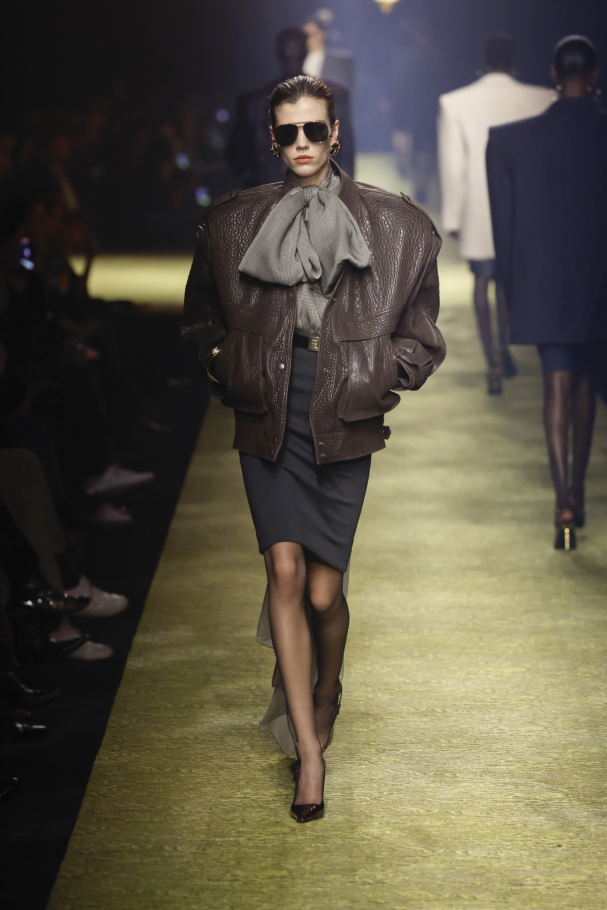 SAINT LAURENT 2023 秋冬大秀。