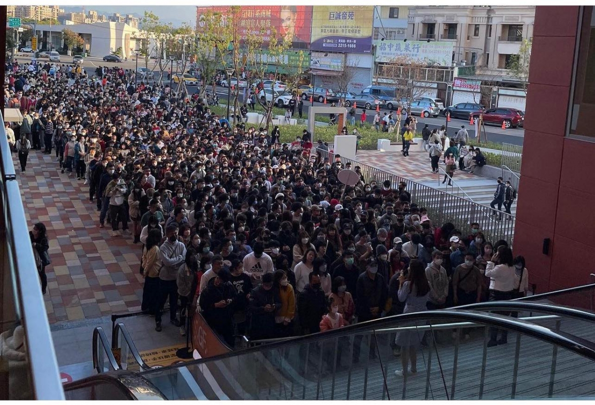 LaLaport南館試營運人潮爆滿，當時讓不少人嚇到望而卻步。