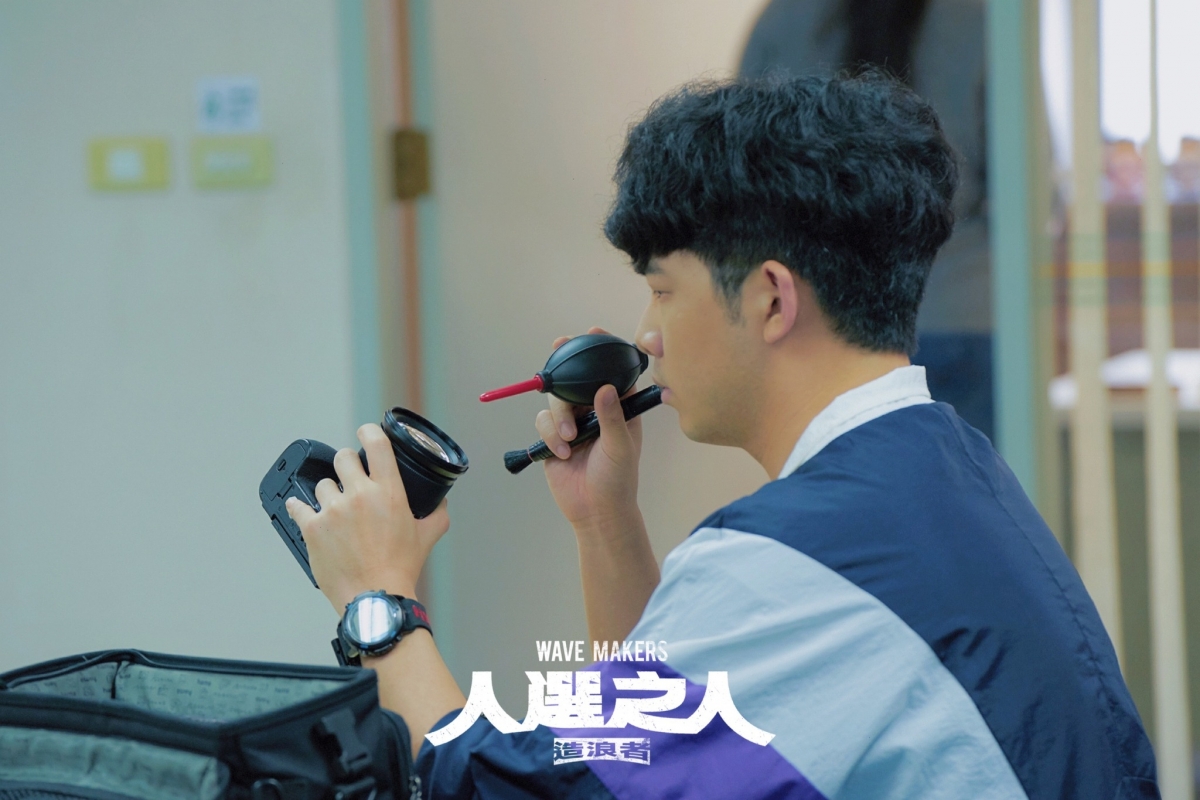 大家猜得出來這是哪位演員的側臉嗎？答案是《華燈初上》「小豪」胡瑋杰！