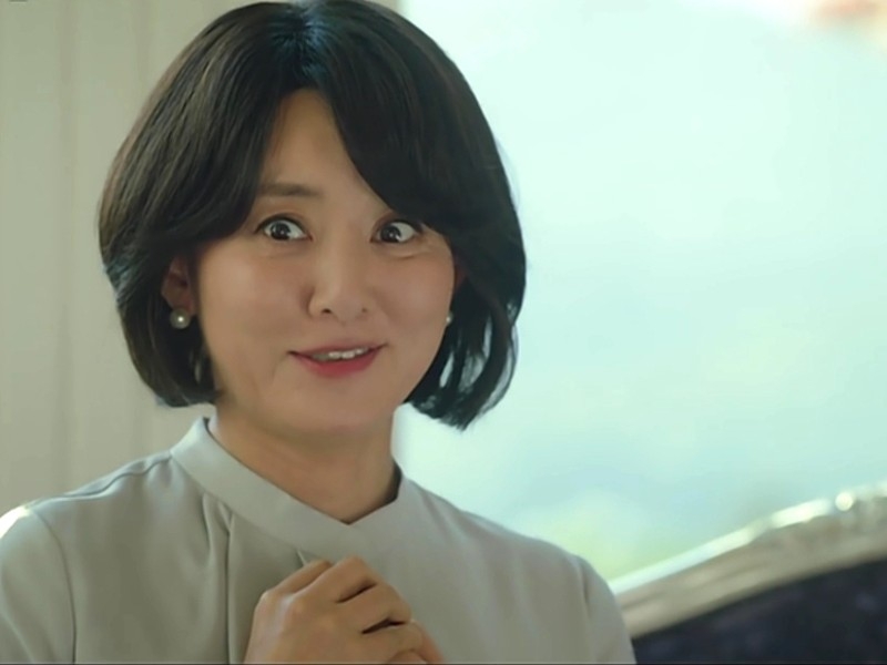 尹多京近期在《Ghost Doctor》飾演金汎媽媽。