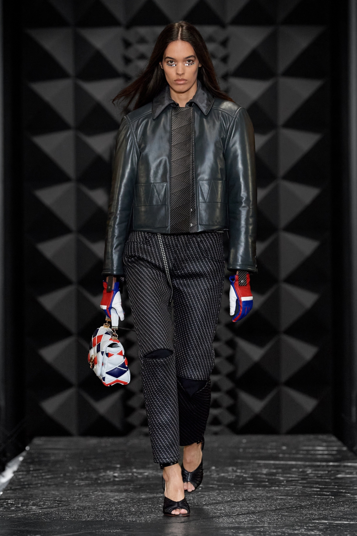 Louis Vuitton路易威登2023秋冬巴黎女裝秀