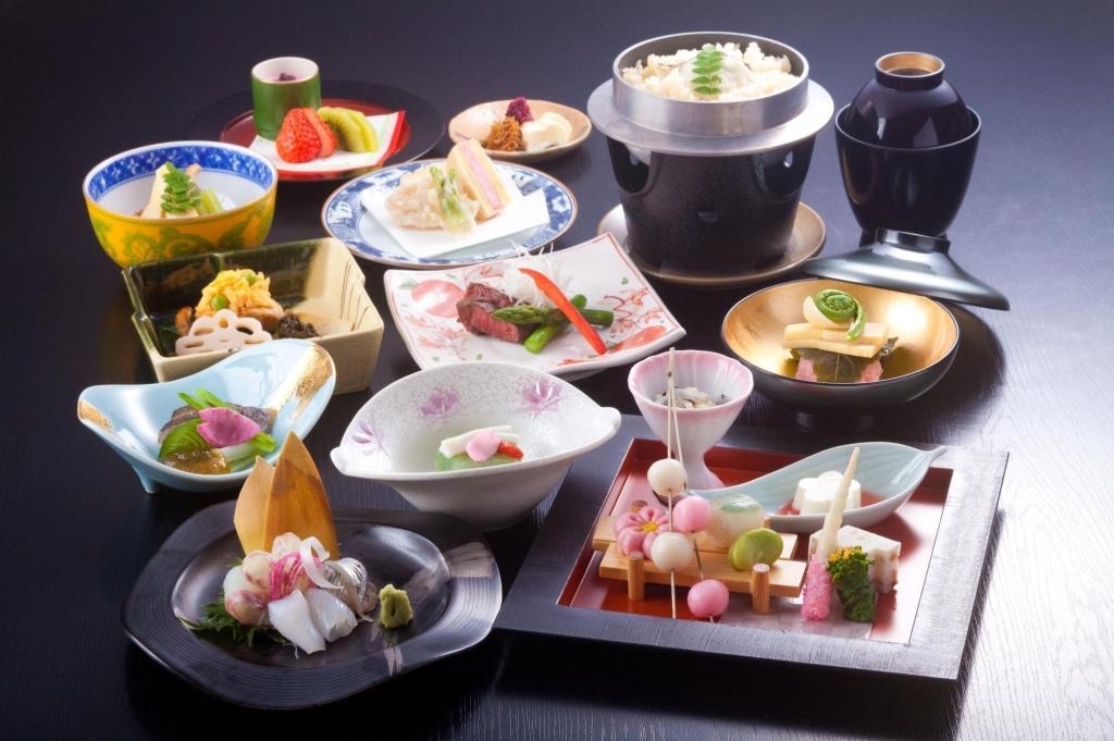 Ranzan飯店提供完整又美味的日本傳統餐點