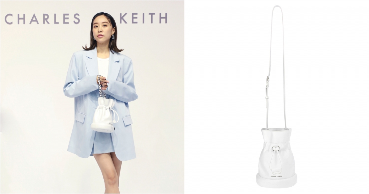 劉容嘉身穿淡藍色西裝搭配CHARLES & KEITH方頭貓跟鞋NT$1,990和Shiloh水桶包,NT$2,590