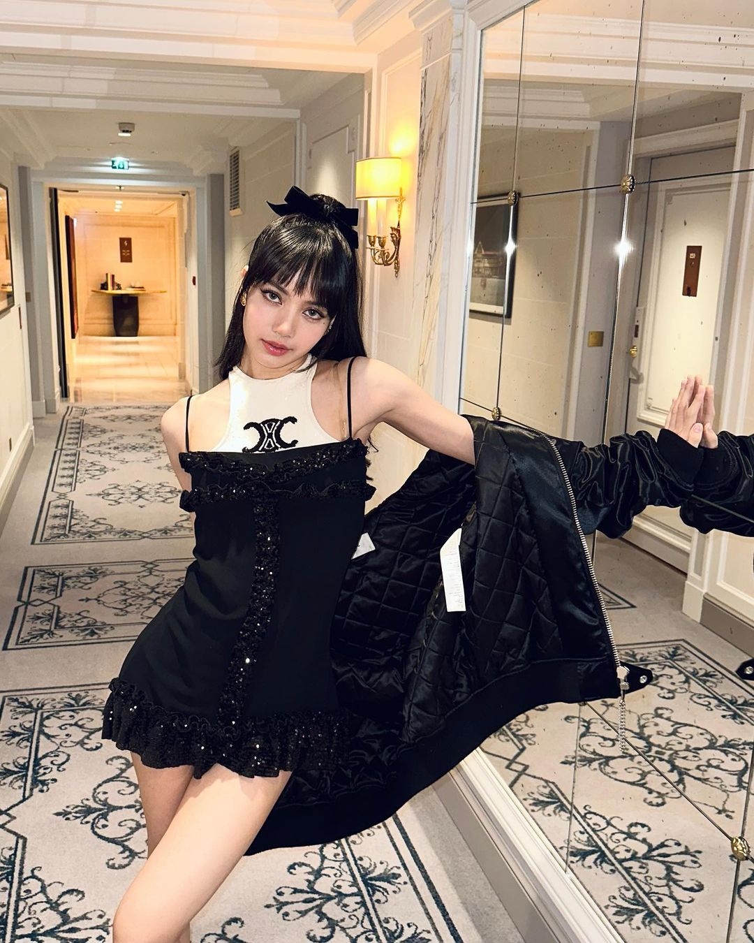 甜美可愛的Lisa在選秀節目中化身魔鬼導師。