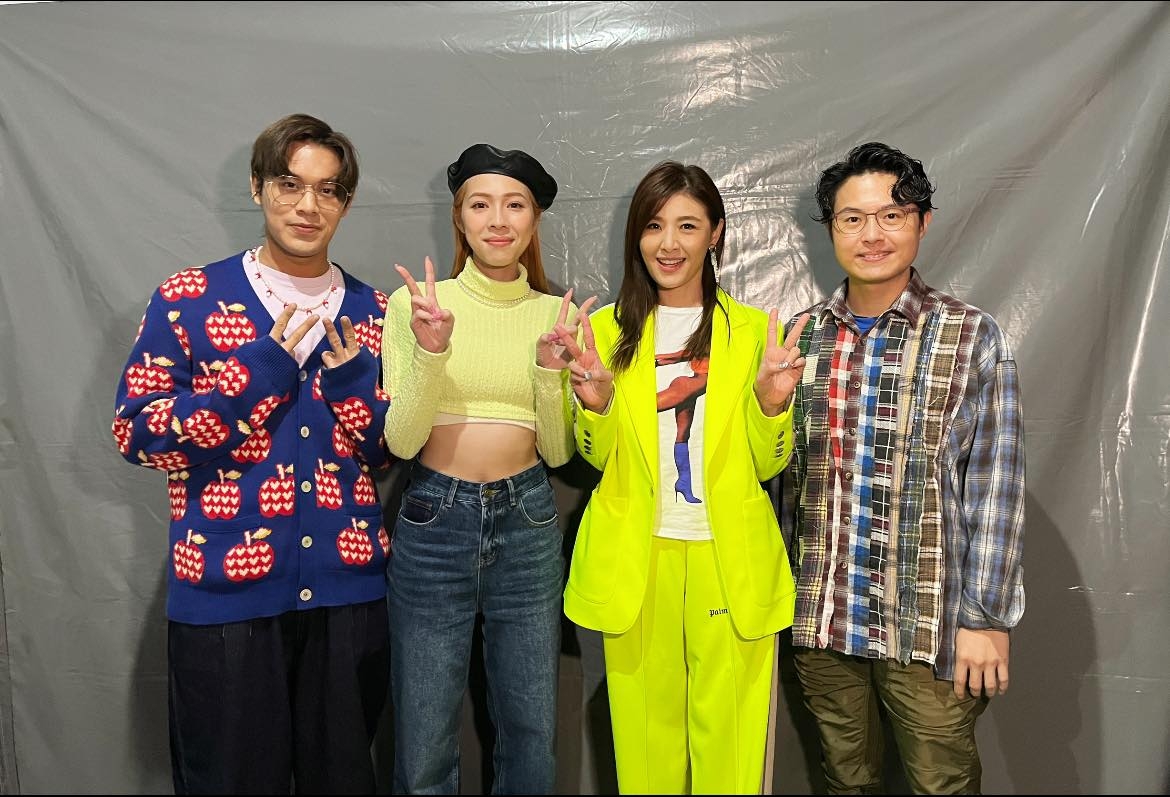 蘇慧倫與告五人合照