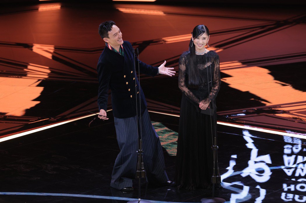 張震和黑木瞳在去年金馬獎頒獎典禮上同台。