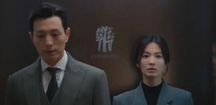 《黑暗榮耀》劇情鏡頭彩蛋2:電梯裡錯綜復雜的關係