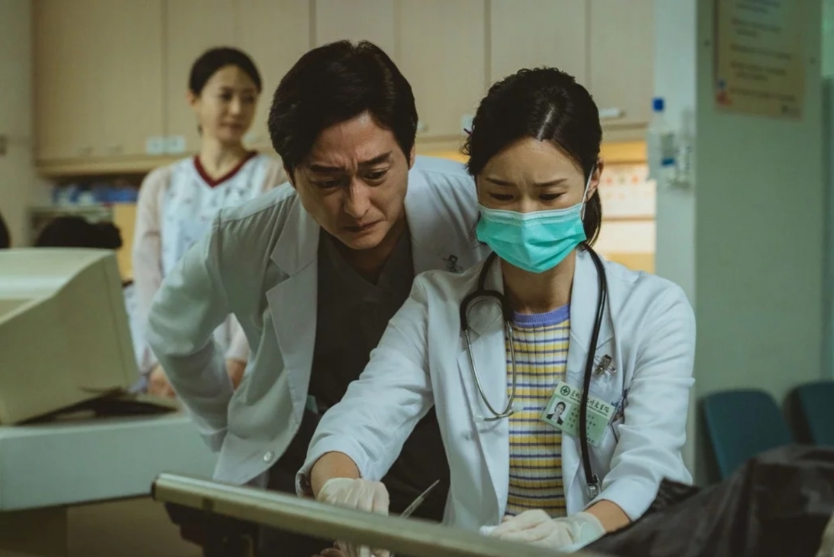 《國際橋牌社》外傳《和平歸來》由鍾瑶、柯宇綸引領眾星演出。