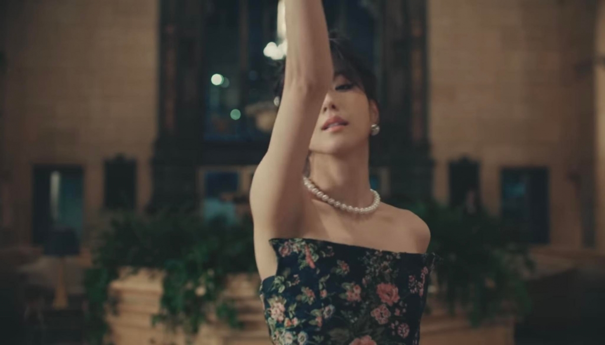 JISOO 〈꽃 FLOWER〉