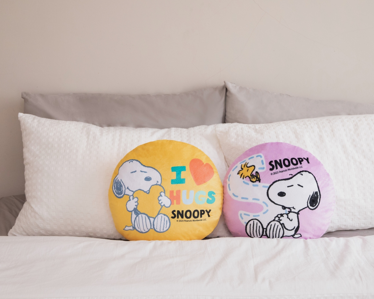 康是美「史努比加價購」7： 抱枕+雙枕套 加購價：399/個