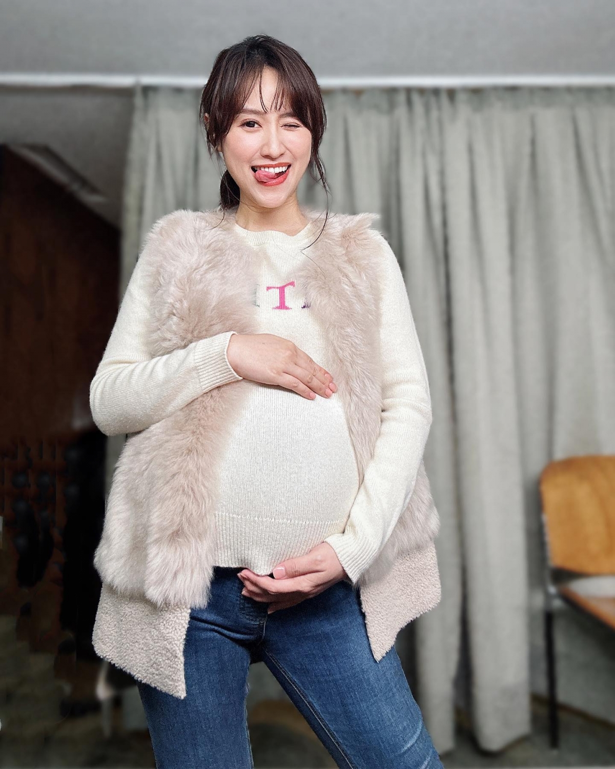 吳姍儒即使挺著孕肚，四肢依舊纖細。