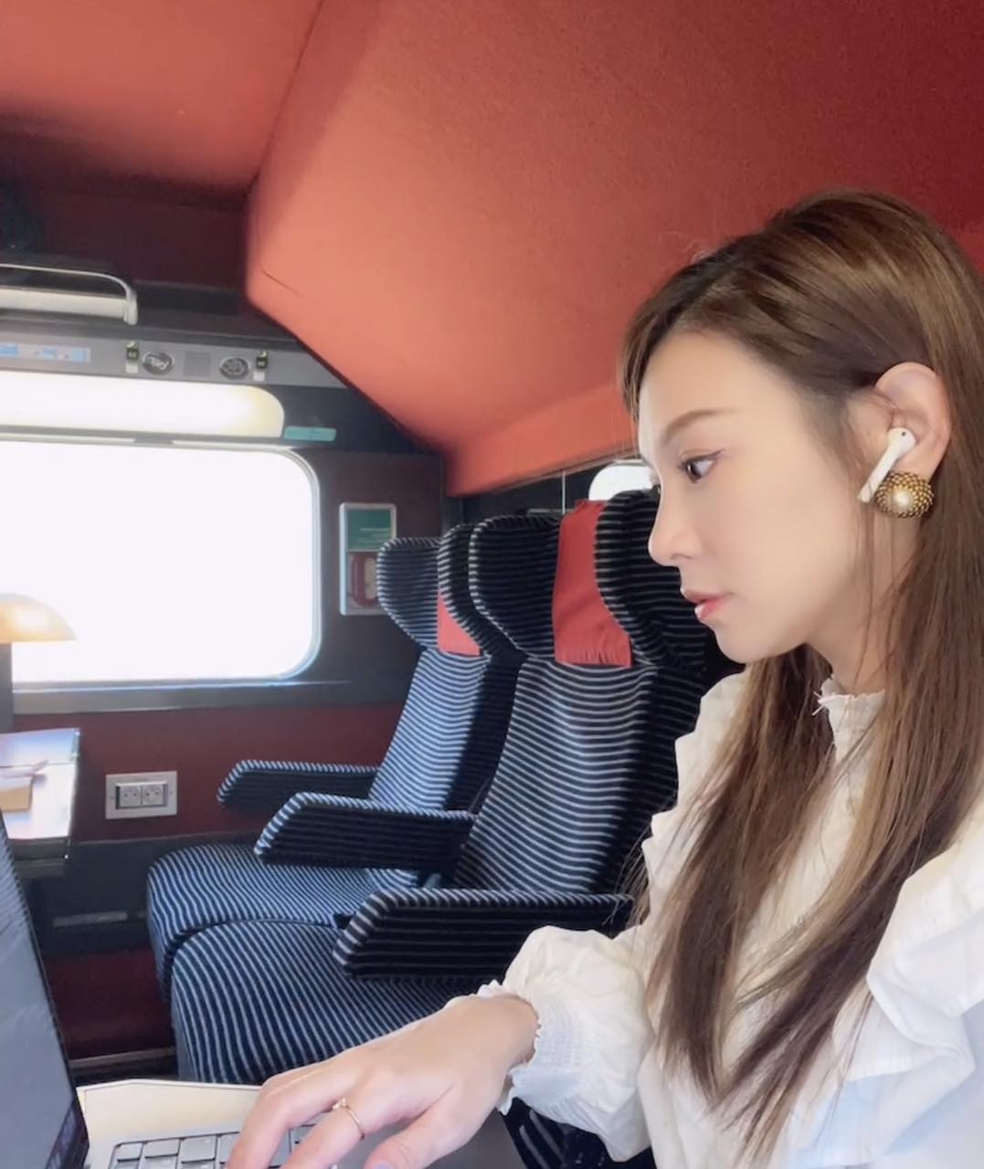 艾莉絲勸告女生 : 只有工作不會背叛你