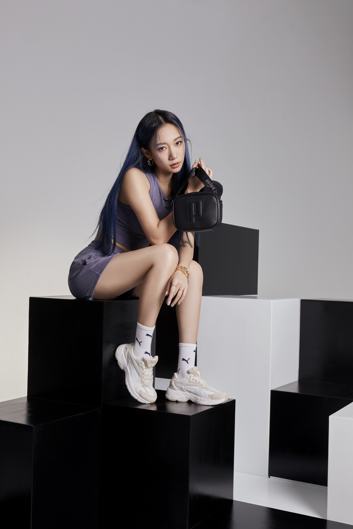 流行系列 Classics 毛巾棉短版休閒背心 $980、流行系列 Classics 毛巾棉 5 吋短褲 $1,580、Teveris Nitro Vacation $3,580、PUMA Sense 側背小包,NT$1,980