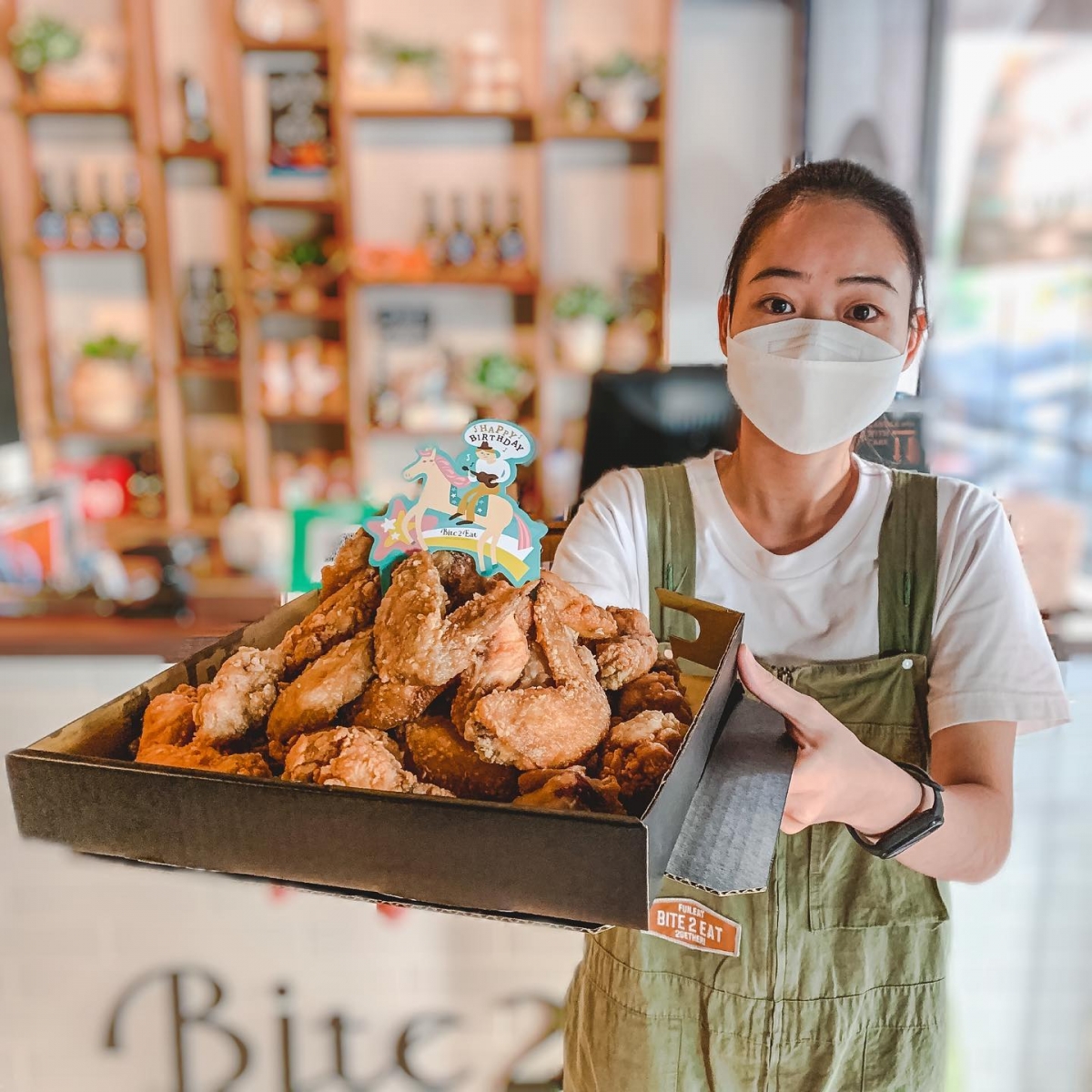 薄多義宣告5月份是最後一次推出壽星送雞翅活動,令老粉相當不捨。