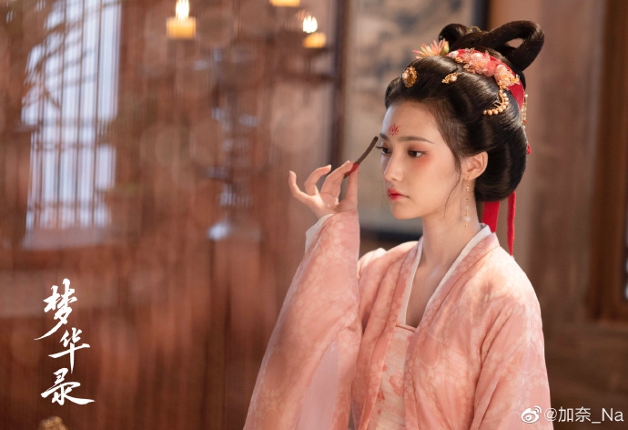 加奈在戲劇處女作《夢華錄》演出東京第一花魁張好好令外界驚艷不已。