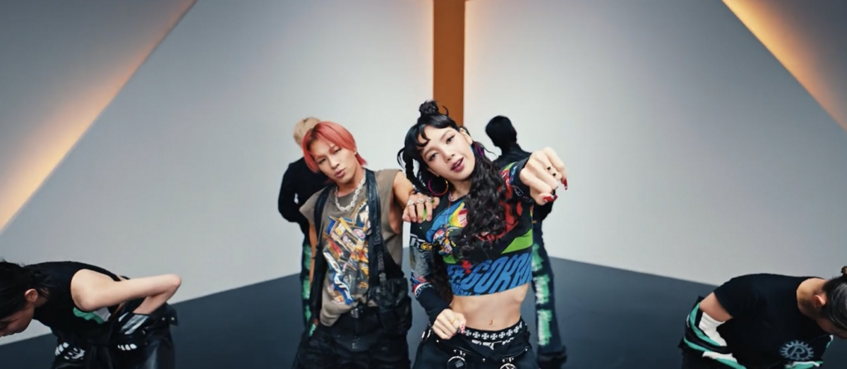 Lisa花了9年終於站在太陽前面領舞