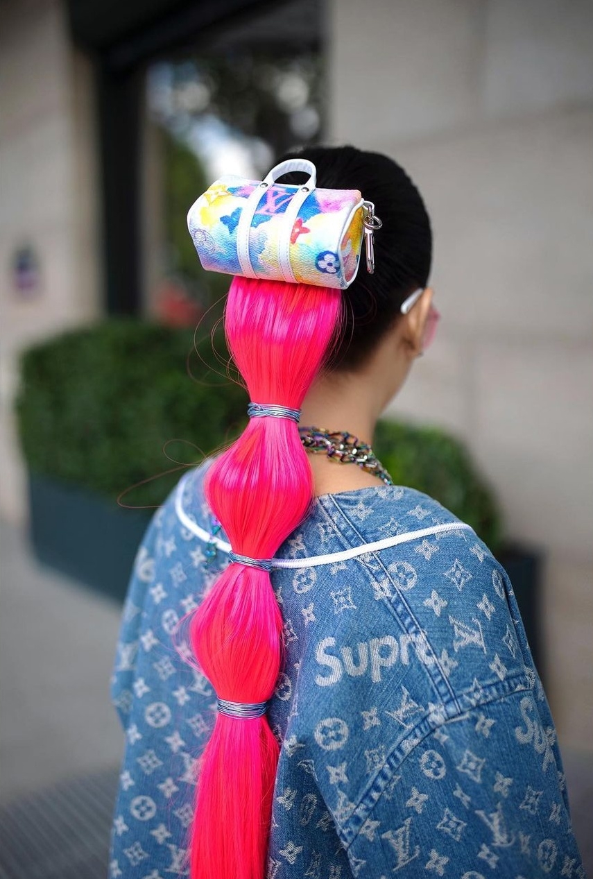 她們最特別的風格在於髮飾