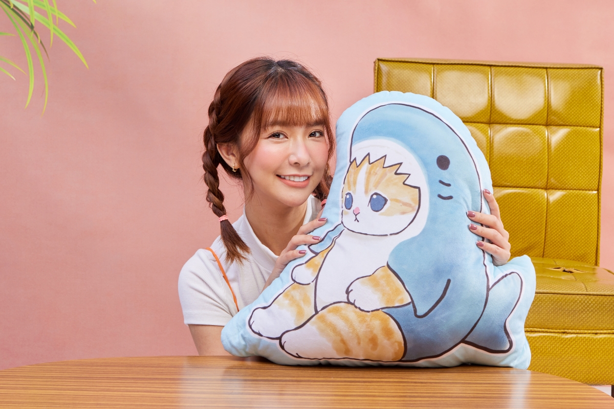 大鯊魚造型抱枕