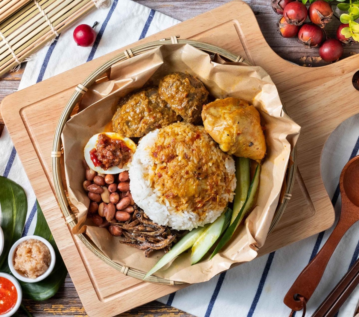 聰明的星馬快餐進駐四鐵共構的Global Mall南港車站,來往人潮讓生意旺旺來。