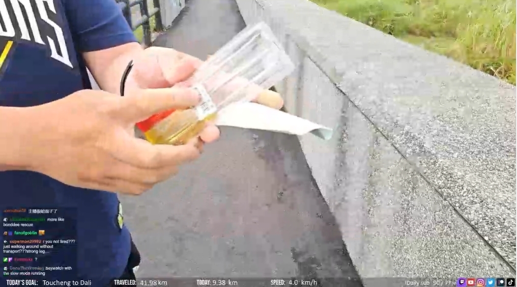 企鵝妹一路上遇到許多台灣人熱情支援