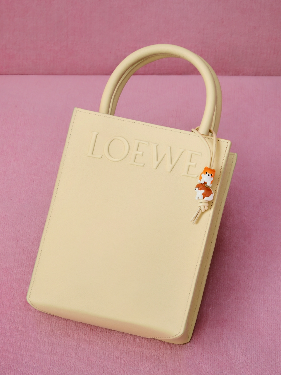 LOEWE情人節限定皮革托特包,NT$64,000
