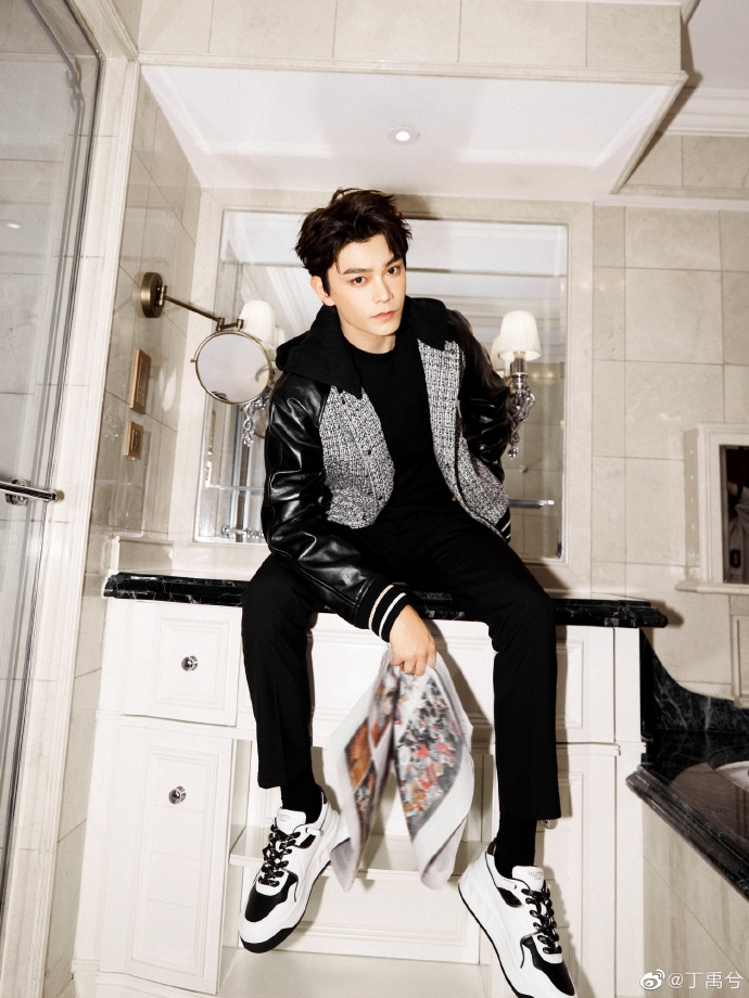 丁禹兮被粉絲暱稱為小奶狗，帥氣外型深受觀眾喜愛。