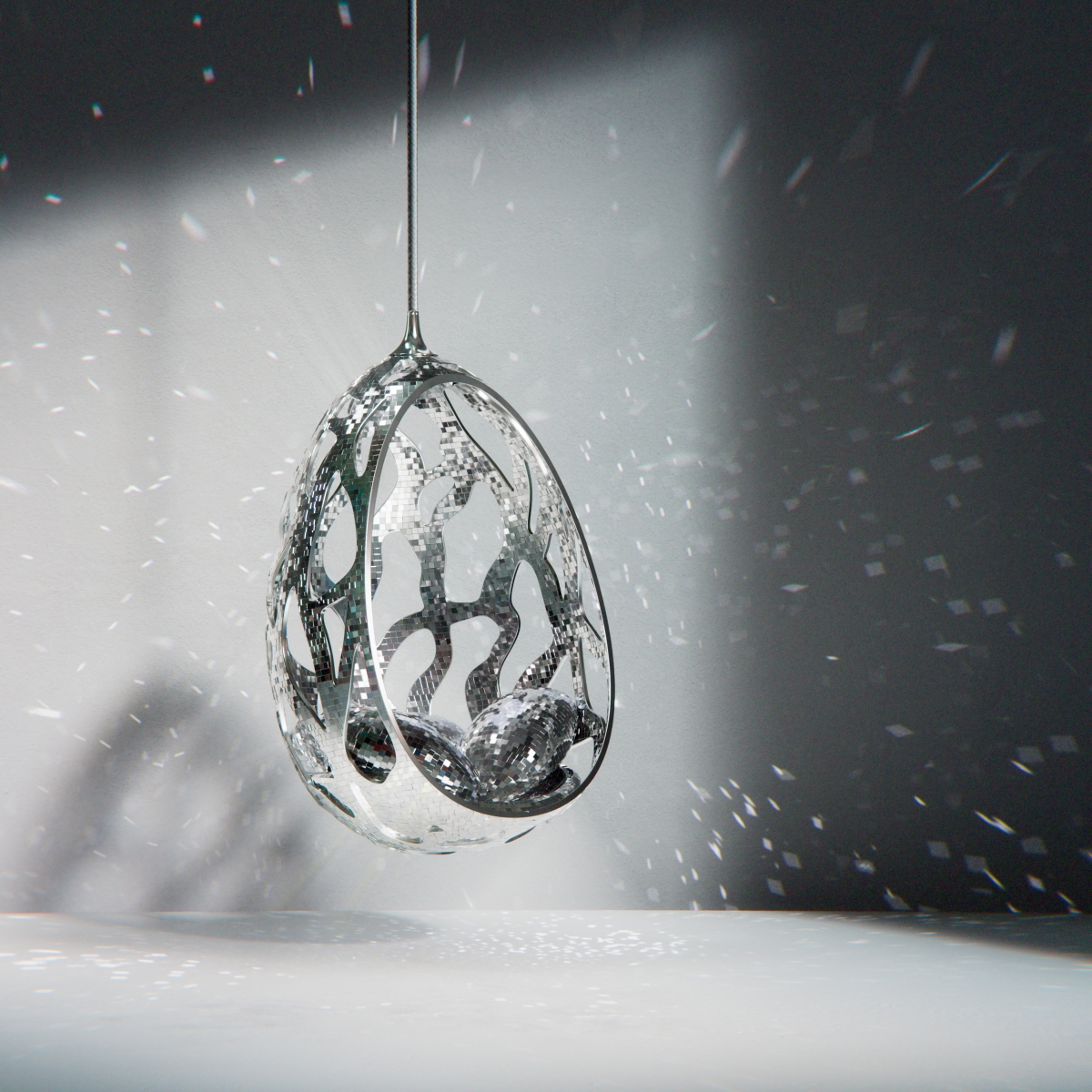 Campana Brothers經典的 Cocoon 繭型吊椅此次以全新的迪斯可鏡面球的版本亮相