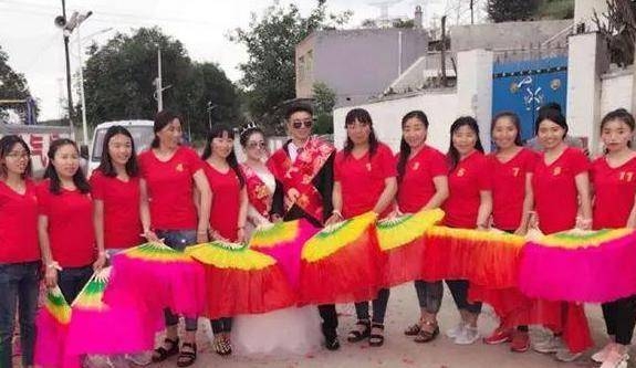 一家14口的農村大家庭