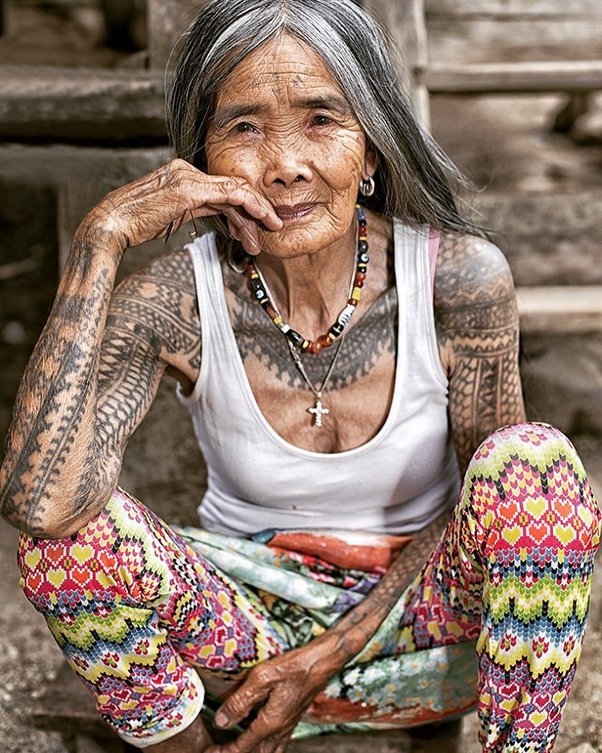Apo Whang-Od在15歲時,跟隨父親學習刺青技術
