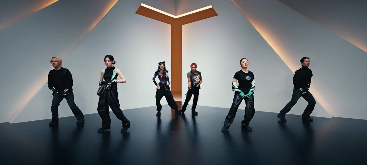 Lisa與太陽一起並列氣勢十足